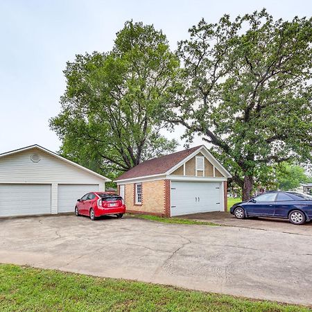 Delightful Retreat With Fireplace And Large Yard! المظهر الخارجي الصورة
