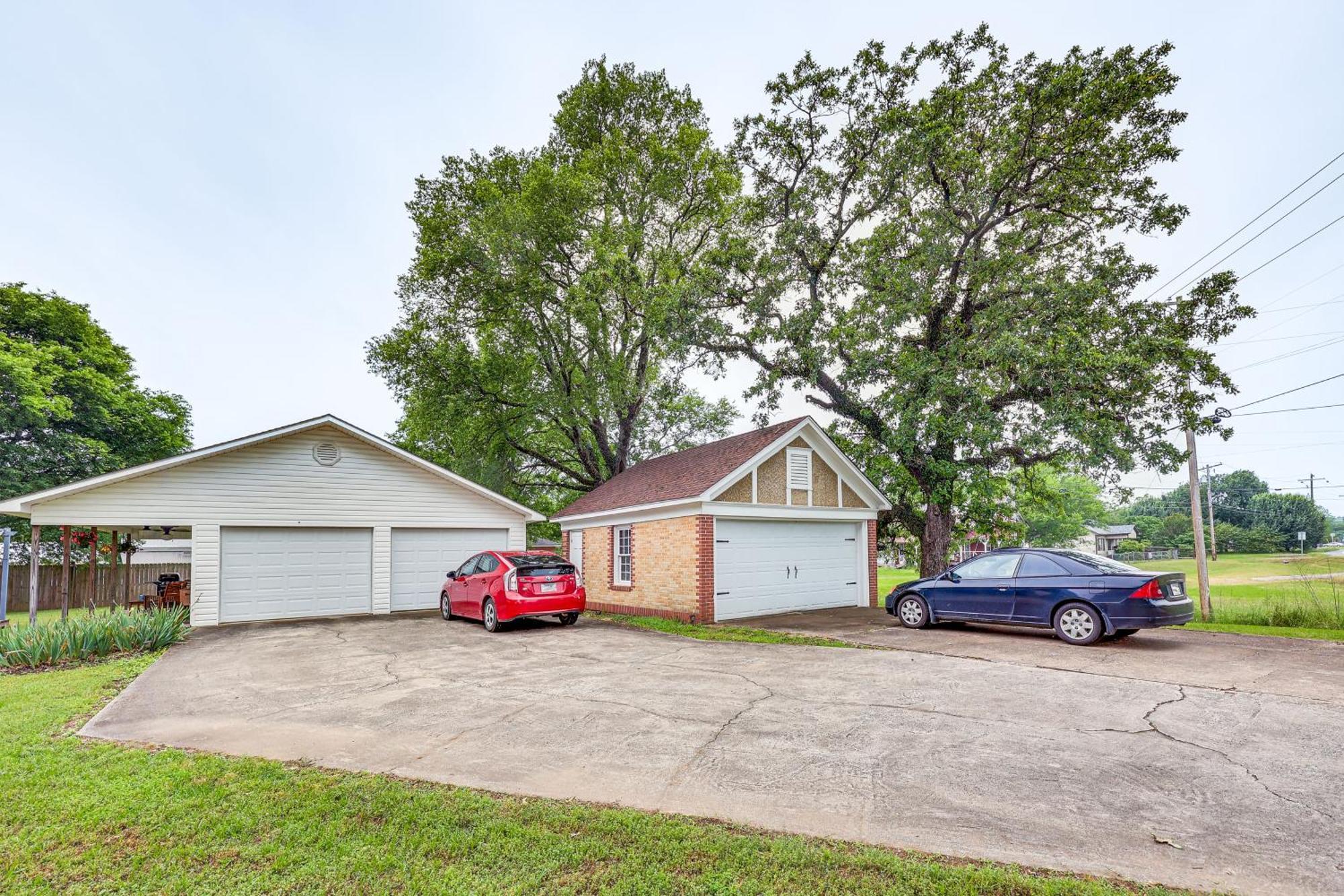 Delightful Retreat With Fireplace And Large Yard! المظهر الخارجي الصورة