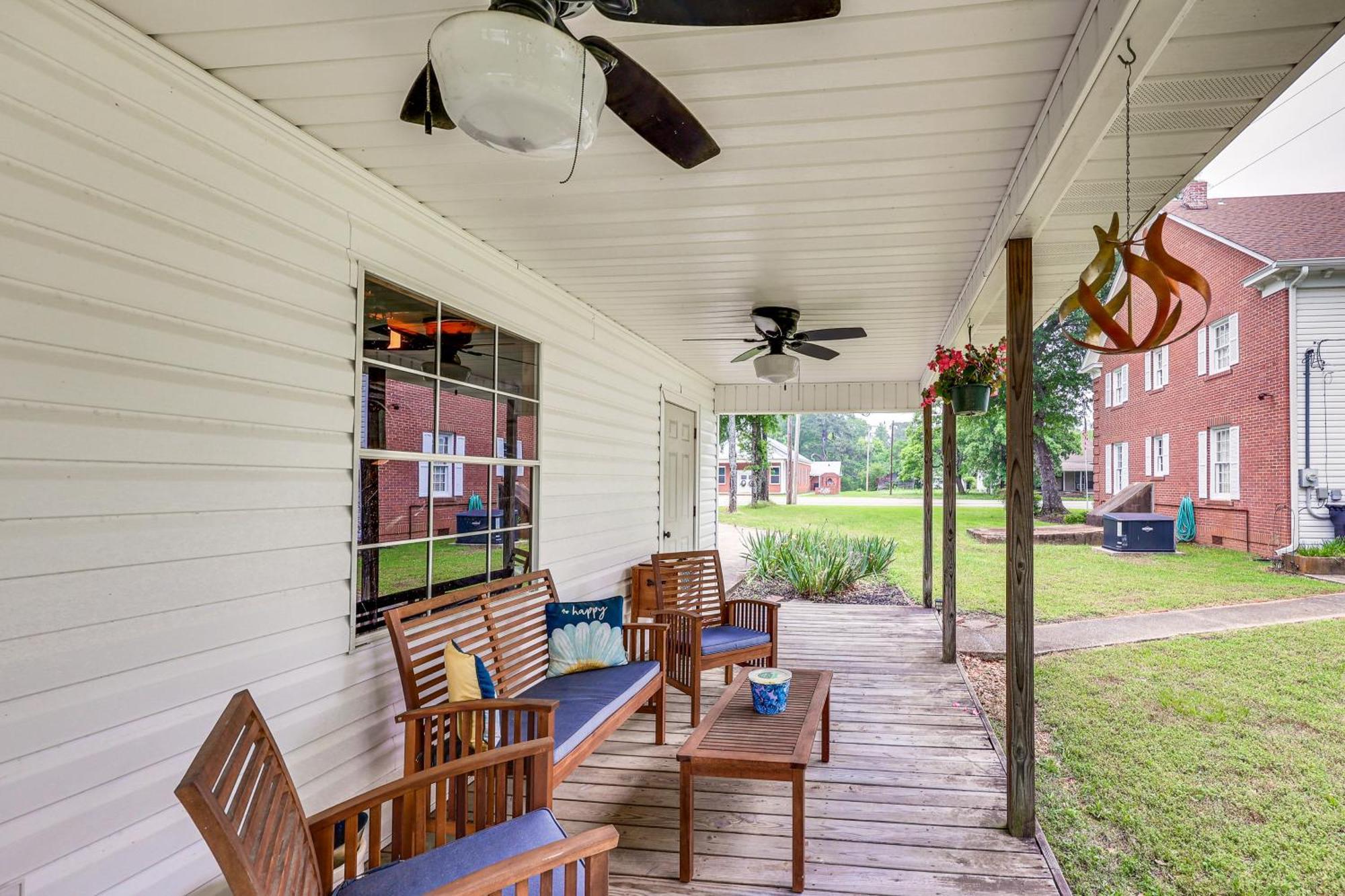 Delightful Retreat With Fireplace And Large Yard! المظهر الخارجي الصورة