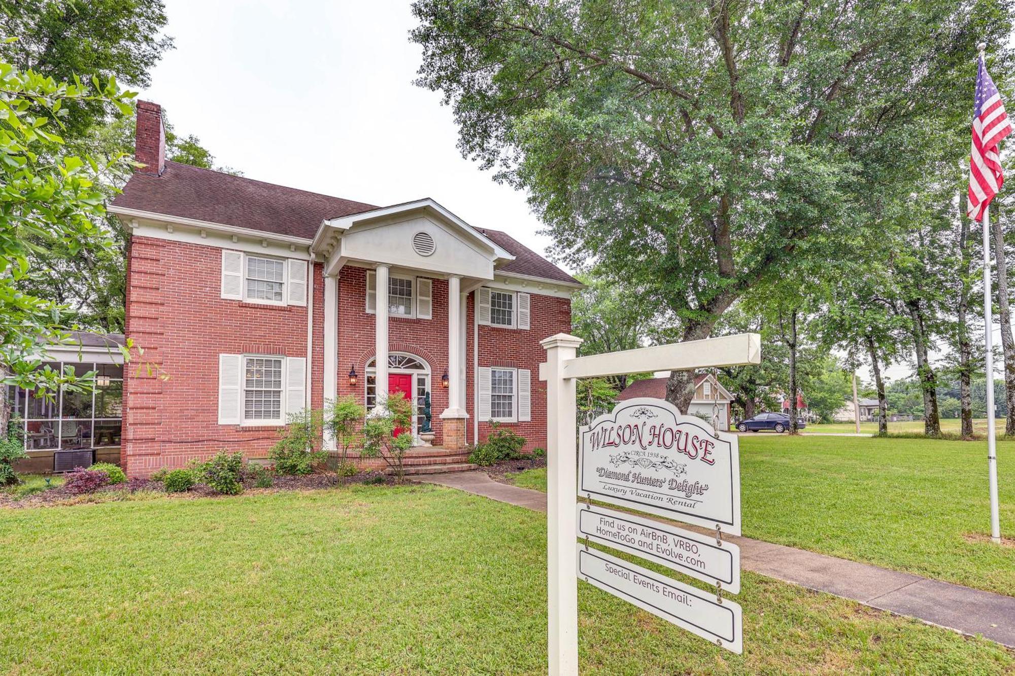 Delightful Retreat With Fireplace And Large Yard! المظهر الخارجي الصورة