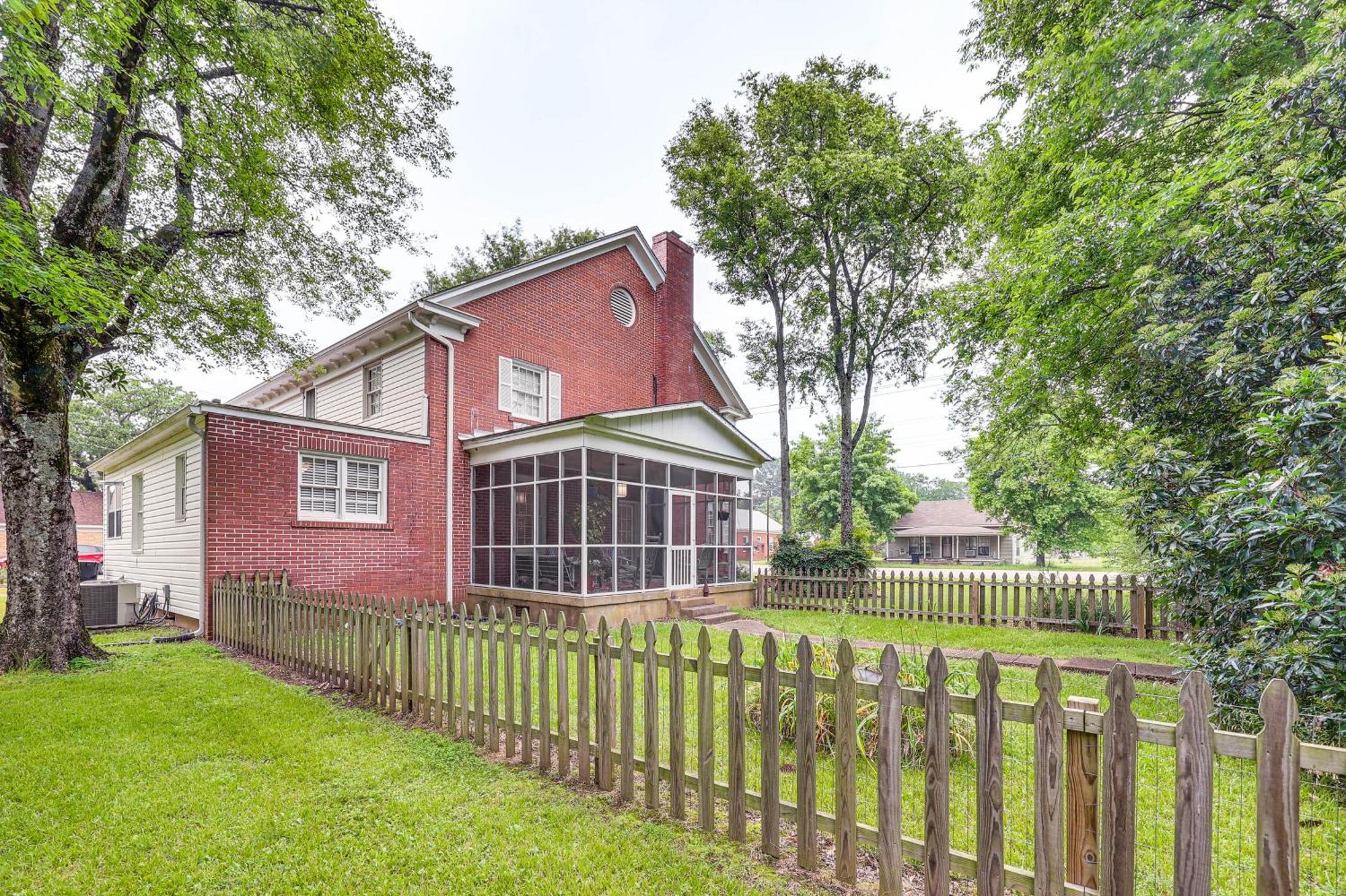 Delightful Retreat With Fireplace And Large Yard! المظهر الخارجي الصورة