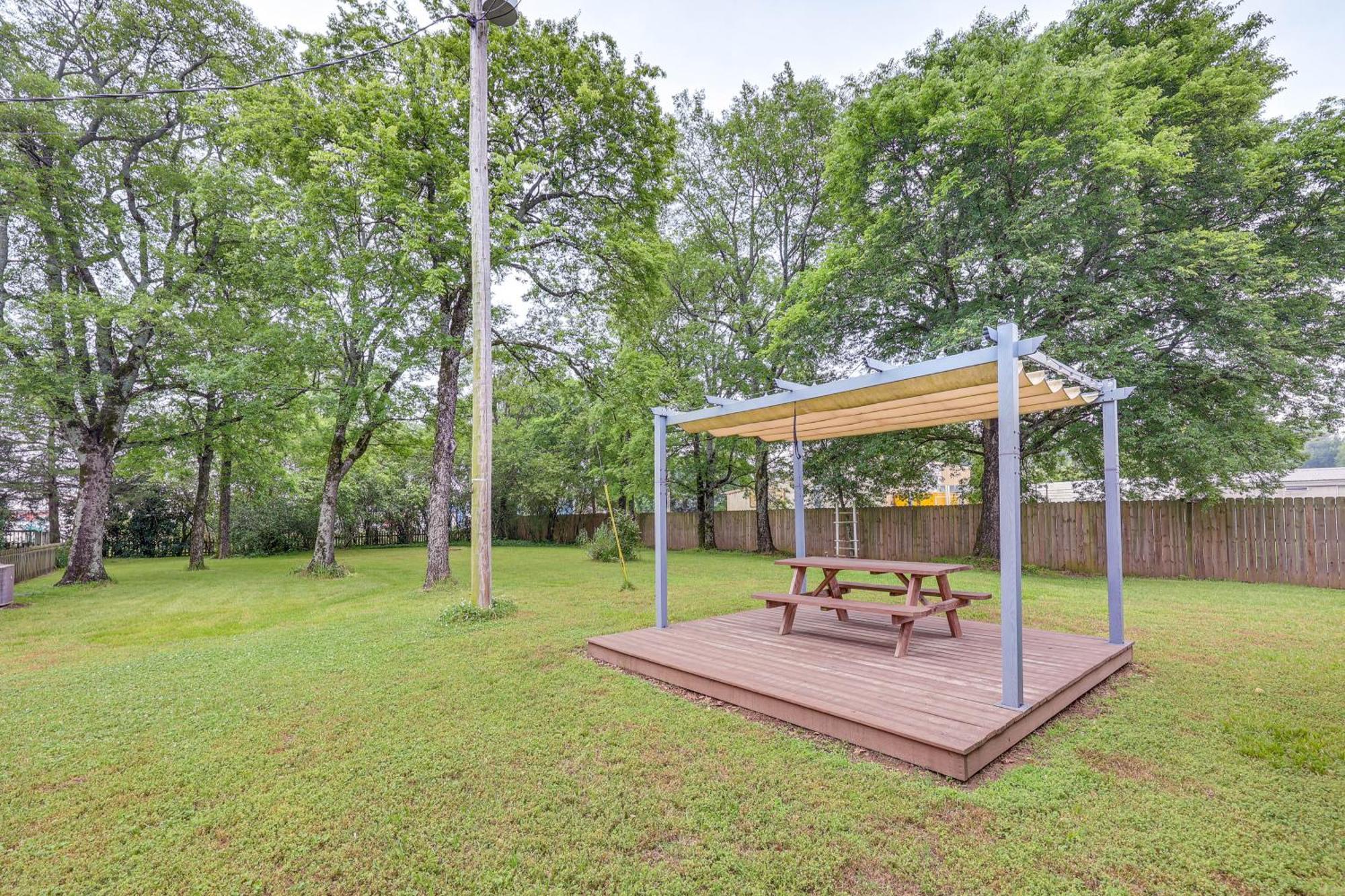 Delightful Retreat With Fireplace And Large Yard! المظهر الخارجي الصورة