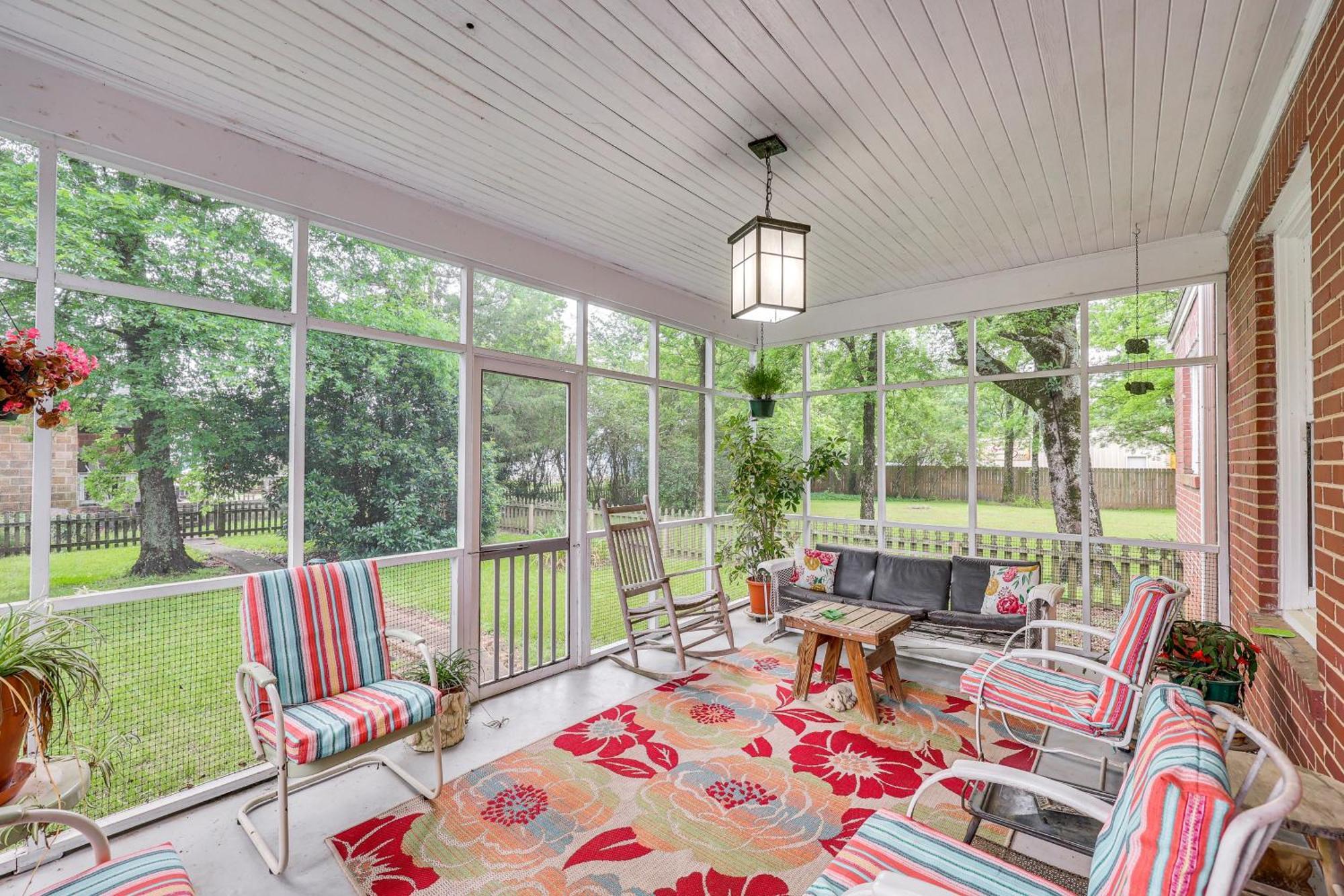 Delightful Retreat With Fireplace And Large Yard! المظهر الخارجي الصورة
