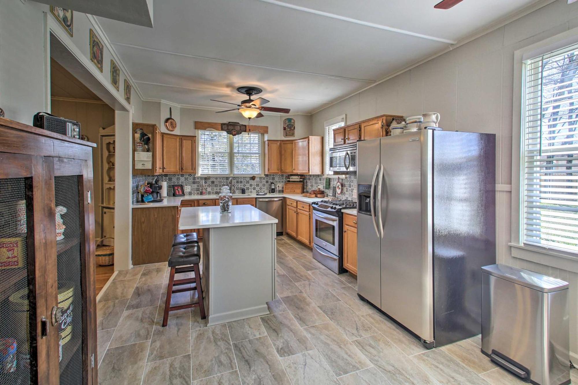 Delightful Retreat With Fireplace And Large Yard! المظهر الخارجي الصورة