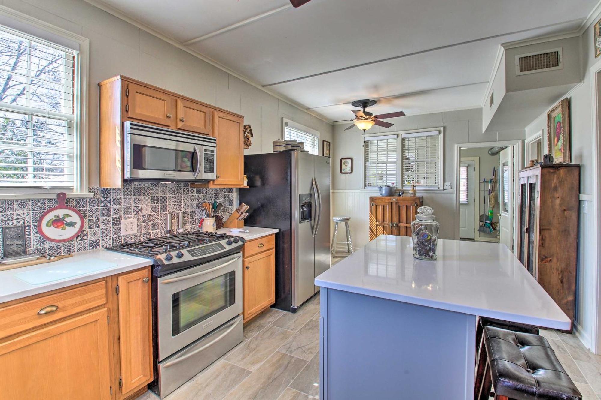 Delightful Retreat With Fireplace And Large Yard! المظهر الخارجي الصورة